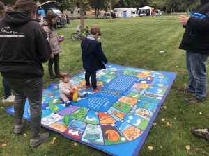 Jugando a El perruco gigante de El perruco